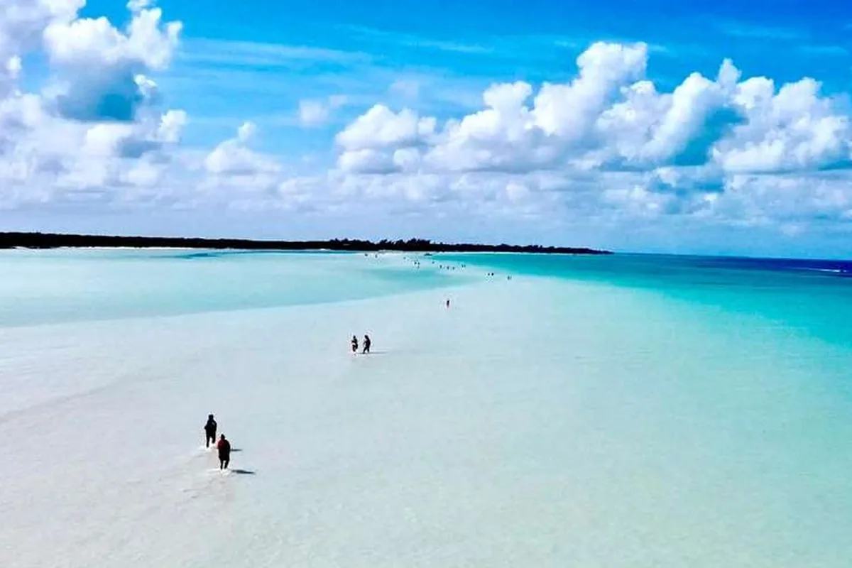Il banco di sabbia di Holbox con l&rsquo;acqua bassa