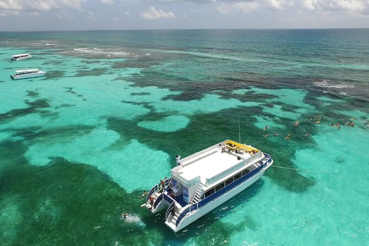 Barca blu diretta a Isla Contoy