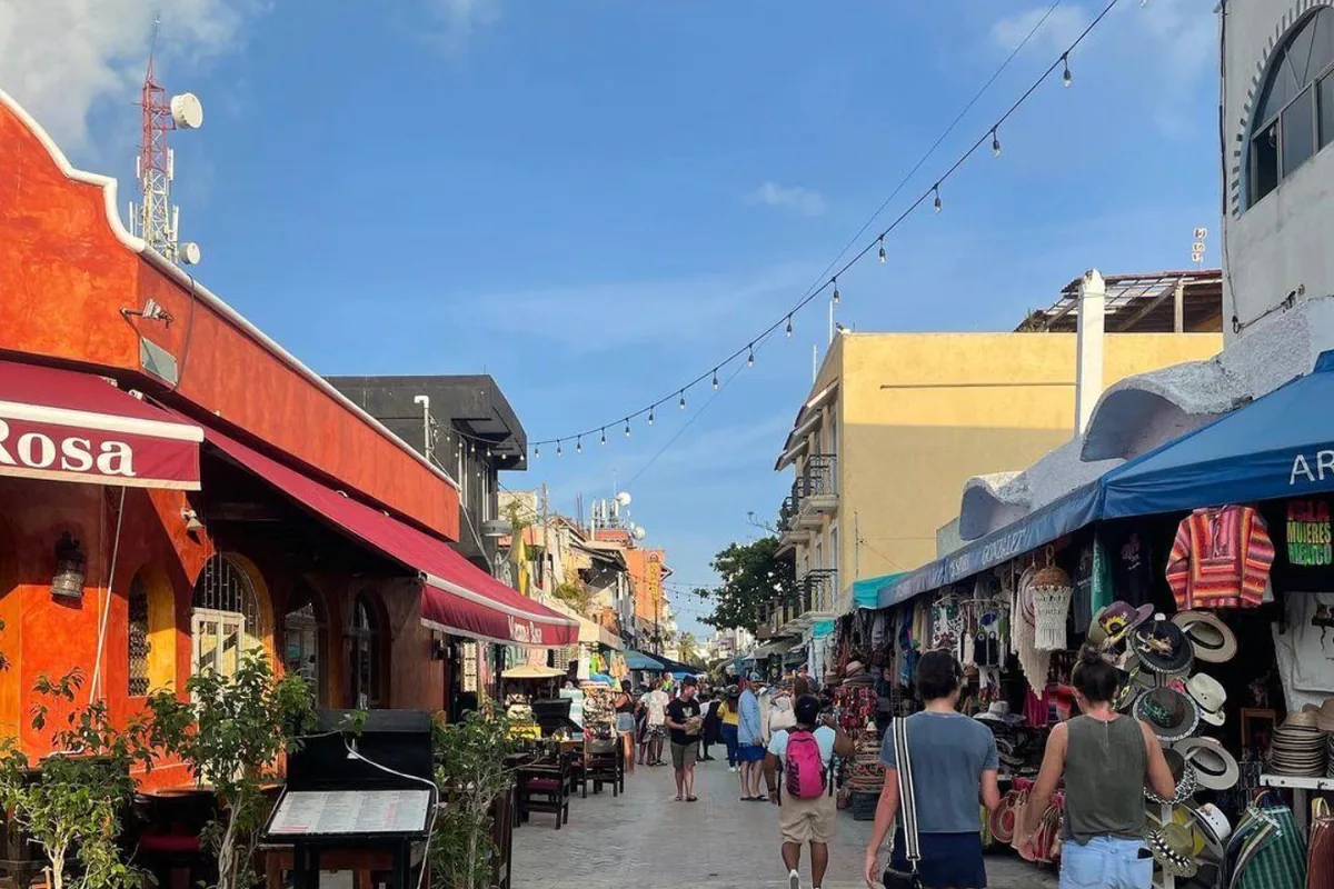 Passeggiata nel centro di Isla Mujeres durante la sosta