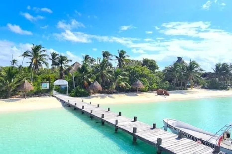 Pontile e spiaggia incontaminata di Isla Contoy